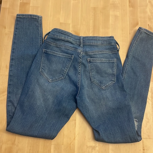 Old Navy Rockstar Super Skinny jeans - Picture 3 of 6